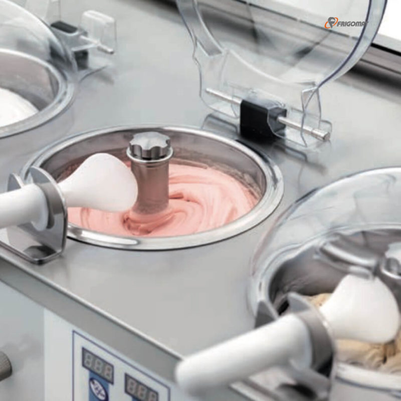 Frigomat Frischeismaschine GX4, befüllt mit verschiedenen Speiseeissorten